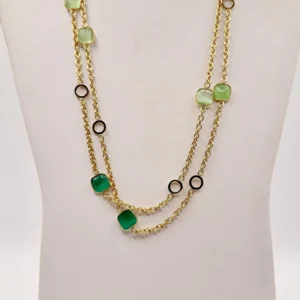 Collana impreziosita da luminosi punti luce verdi